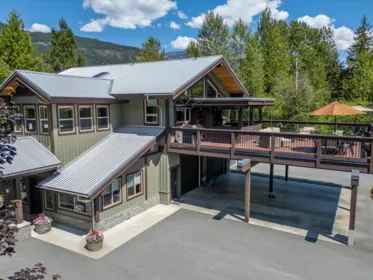1470 Fraser Road, Pemberton, BC, Pemberton — 4 bed single family residence for sale