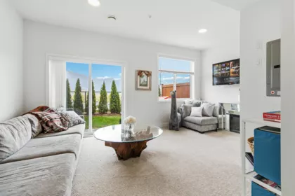Entry Foyer Photo of 6 43998 Chilliwack Mountain Road, Chilliwack, BC