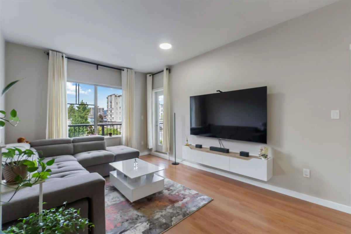 Living Room Photo of 404 22290 North Avenue, Maple Ridge, BC