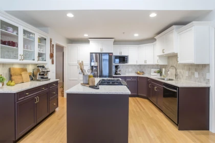 Kitchen Island Photo of 9 35931 Empress Drive, Abbotsford, BC
