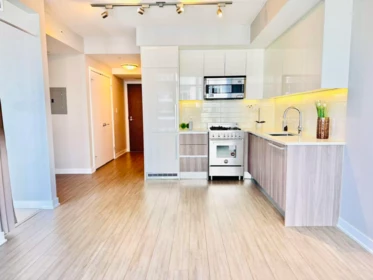 1105 4900 Lennox Lane, Burnaby, BC, Burnaby — Apartment/Condo for sale