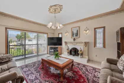Entry Foyer Photo of 7113 Union Street, Burnaby, BC