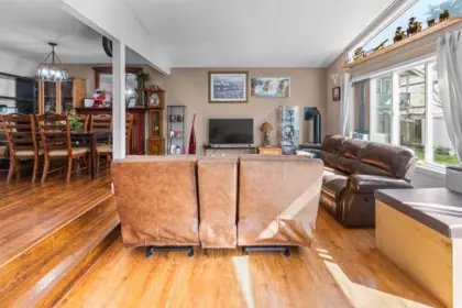Breakfast Nook Photo of 32622 Egglestone Avenue, Mission, BC