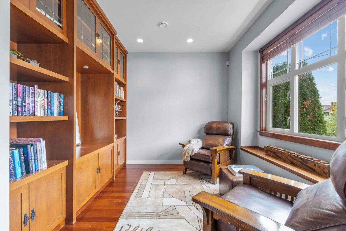 Dining Area Photo of 186 Macdonald Avenue, Burnaby, BC