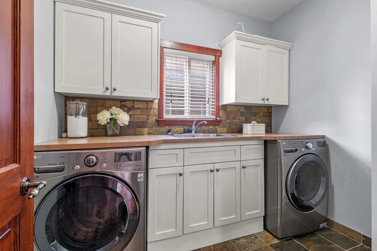 Guest Bathroom Photo of 186 Macdonald Avenue, Burnaby, BC