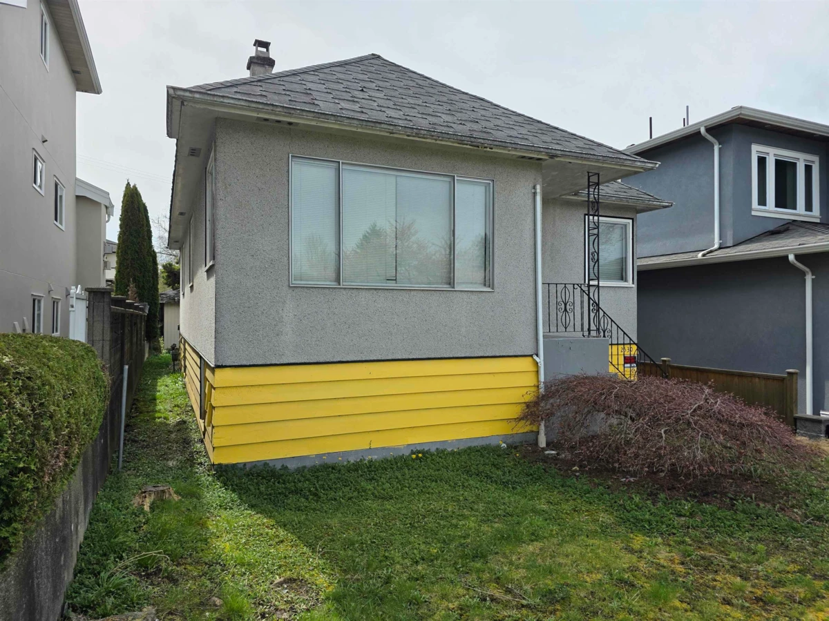 Family Room Photo of 2530 7th Avenue, Vancouver, BC