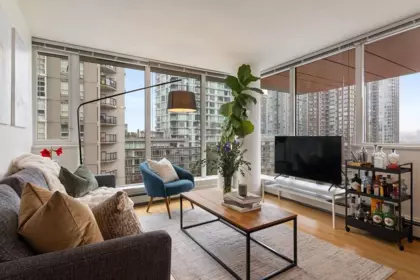 609 1325 Rolston Street, Vancouver, BC, Vancouver — Apartment/Condo for sale