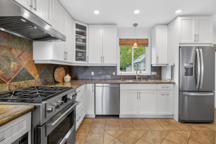 Laundry Room Photo of 1279 Everall Street, White Rock, BC