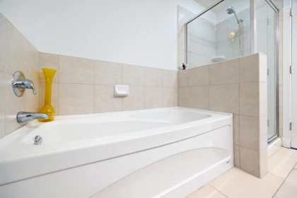Guest Bathroom Photo of 1703 15 E Royal Avenue, New Westminster, BC