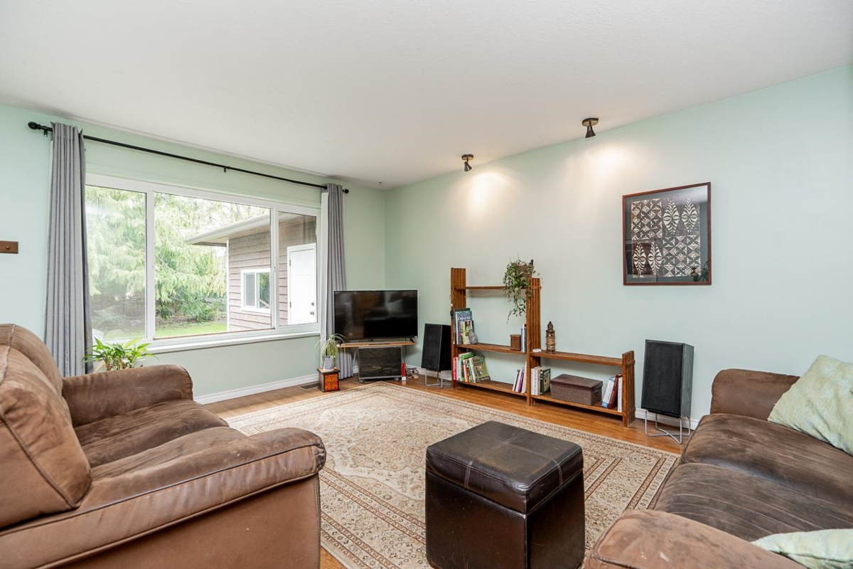 Dining Area Photo of 49163 Bell Acres Road, Sardis - Chwk River Valley, BC