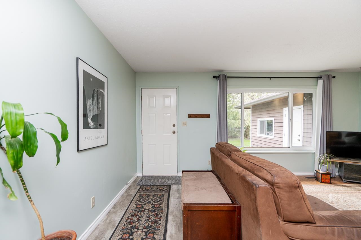 Living Room Photo of 49163 Bell Acres Road, Sardis - Chwk River Valley, BC