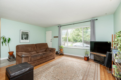 Kitchen Photo of 49163 Bell Acres Road, Sardis - Chwk River Valley, BC