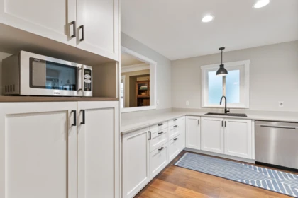 Kitchen Island Photo of 8124 Forbes Street, Mission, BC