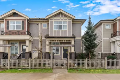 20422 84 Avenue, Langley, BC, Langley — Row House (Non-Strata) for sale