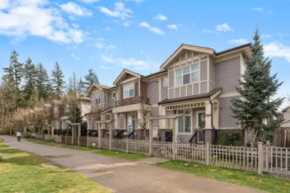 20422 84 Avenue, Langley, BC, Langley — Row House (Non-Strata) for sale
