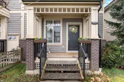 20422 84 Avenue, Langley, BC, Langley — Row House (Non-Strata) for sale