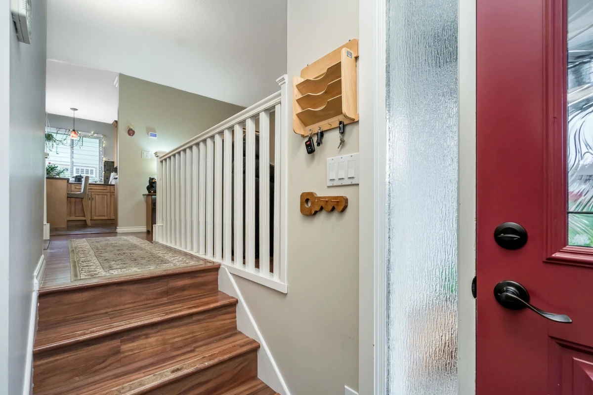 Living Room Photo of 35183 Ewert Avenue, Mission, BC
