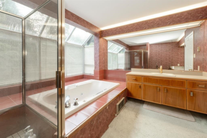 Powder Room Photo of 17352 26a Avenue, White Rock, BC