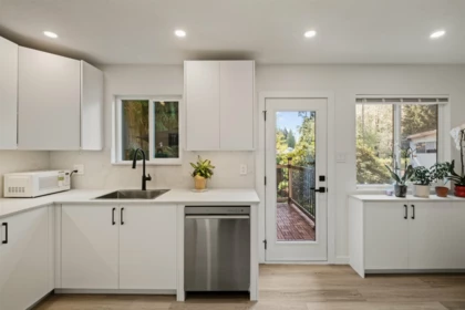 Breakfast Nook Photo of 1344 Prairie Avenue, Port Coquitlam, BC