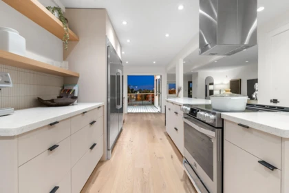 Kitchen Photo of 1140 W 17 Street, North Vancouver, BC