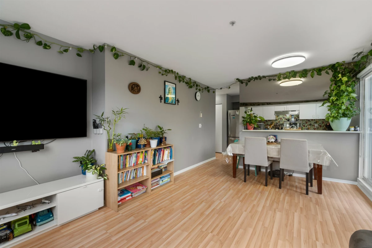 Dining Area Photo of 401 10533 University Drive, Surrey, BC