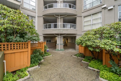 401 10533 University Drive, Surrey, BC, Surrey — Apartment/Condo for sale