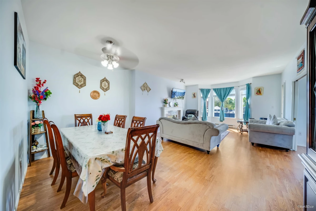 Living Room Photo of 209 20680 56 Avenue, Langley, BC
