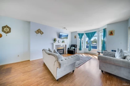 Kitchen Photo of 209 20680 56 Avenue, Langley, BC