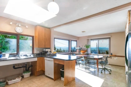 Kitchen Island Photo of 4902 Laurel Avenue, Sechelt, BC