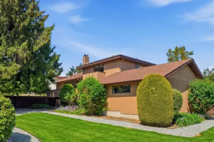Office / Den Photo of 1390 Eastlawn Drive, Burnaby, BC