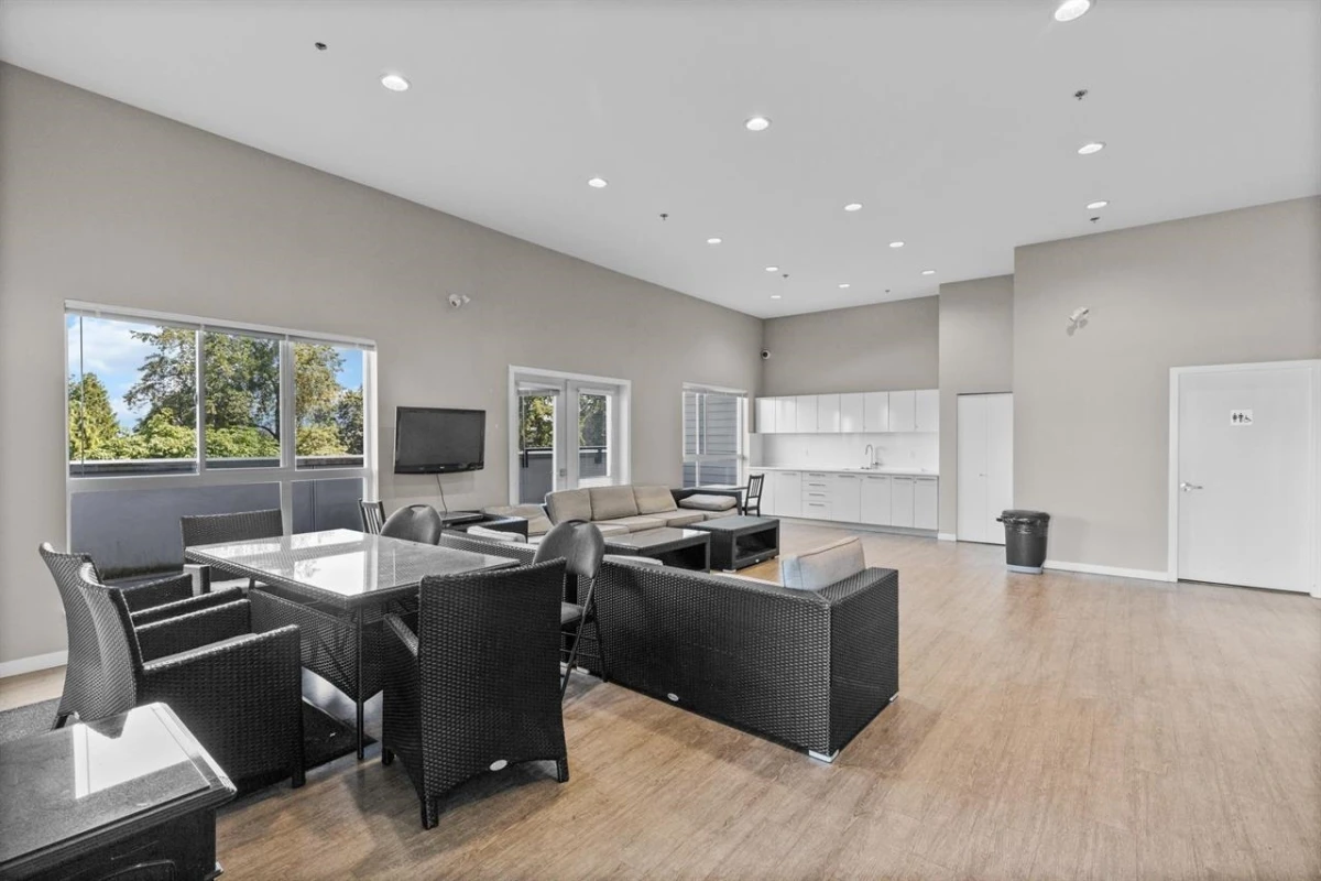 Dining Area Photo of 210 13768 108 Avenue, Surrey, BC