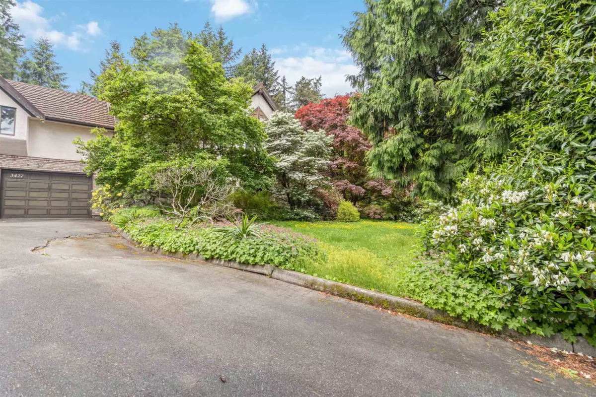 Living Room Photo of 3427 140 Street, Surrey, BC