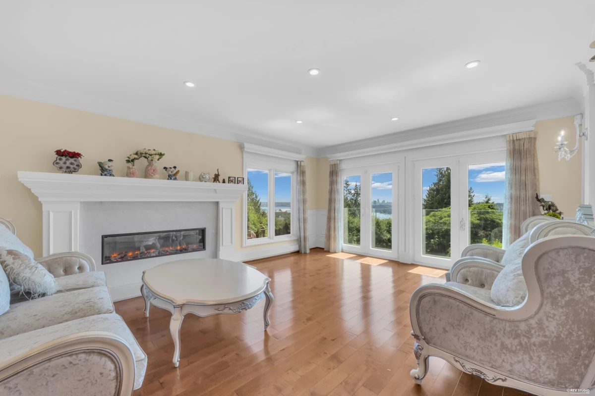Family Room Photo of 880 Younette Drive, West Vancouver, BC