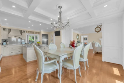 Breakfast Nook Photo of 880 Younette Drive, West Vancouver, BC