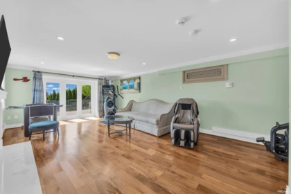 Garage Interior Photo of 880 Younette Drive, West Vancouver, BC