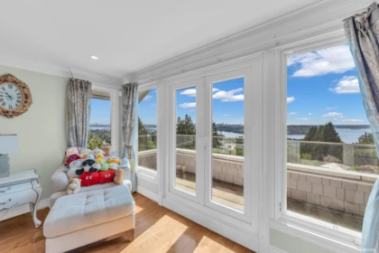 Guest Bathroom Photo of 880 Younette Drive, West Vancouver, BC