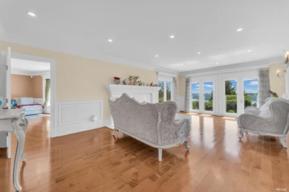 Kitchen Photo of 880 Younette Drive, West Vancouver, BC