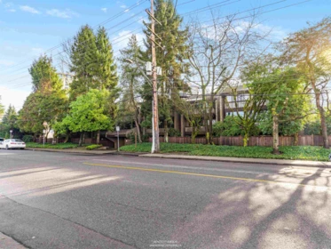 Staircase Photo of 303 708 Eighth Avenue, New Westminster, BC