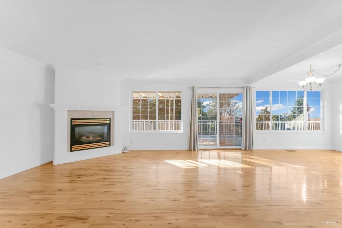 Living Room Photo of 8063 Wiltshire Boulevard, Delta, BC