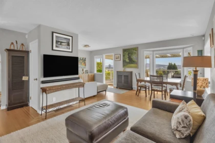 Dining Area Photo of 901 Calverhall Street, North Vancouver, BC