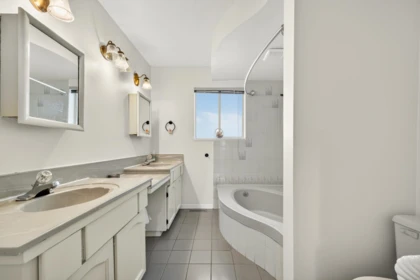 Primary Bathroom Photo of 4460 Atlee Avenue, Burnaby, BC