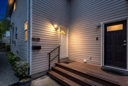 Entry Foyer Photo of 1678 E 13th Avenue, Vancouver, BC