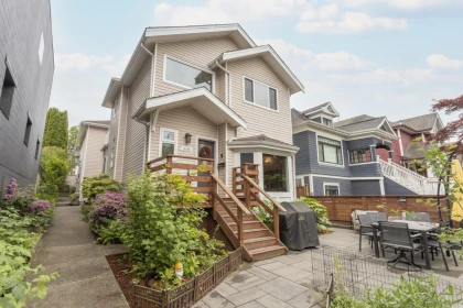 1678 E 13th Avenue, Vancouver, BC, Vancouver — Half Duplex for sale