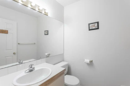 Primary Bathroom Photo of 1678 E 13th Avenue, Vancouver, BC