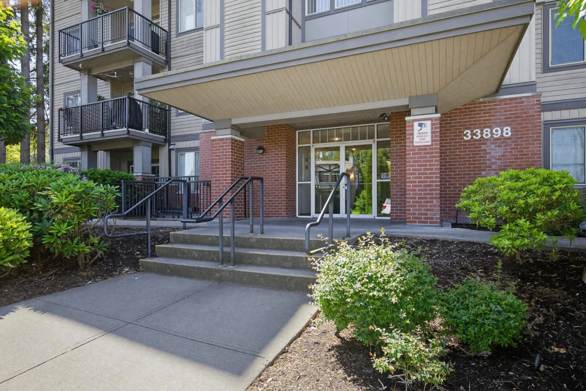 Family Room Photo of 204 33898 Pine Street, Abbotsford, BC
