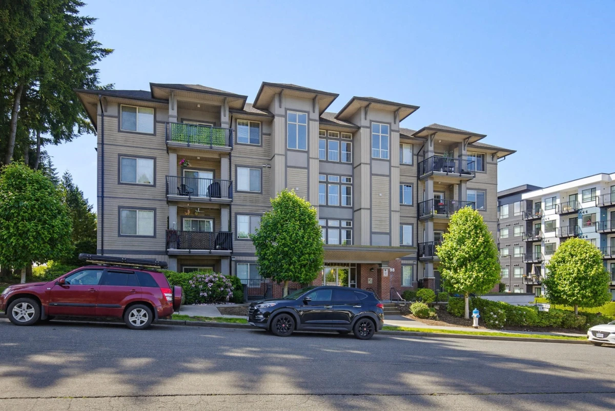 Living Room Photo of 204 33898 Pine Street, Abbotsford, BC