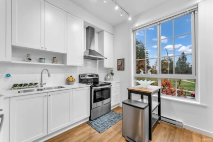 Powder Room Photo of 14 16260 23a Avenue, Surrey, BC