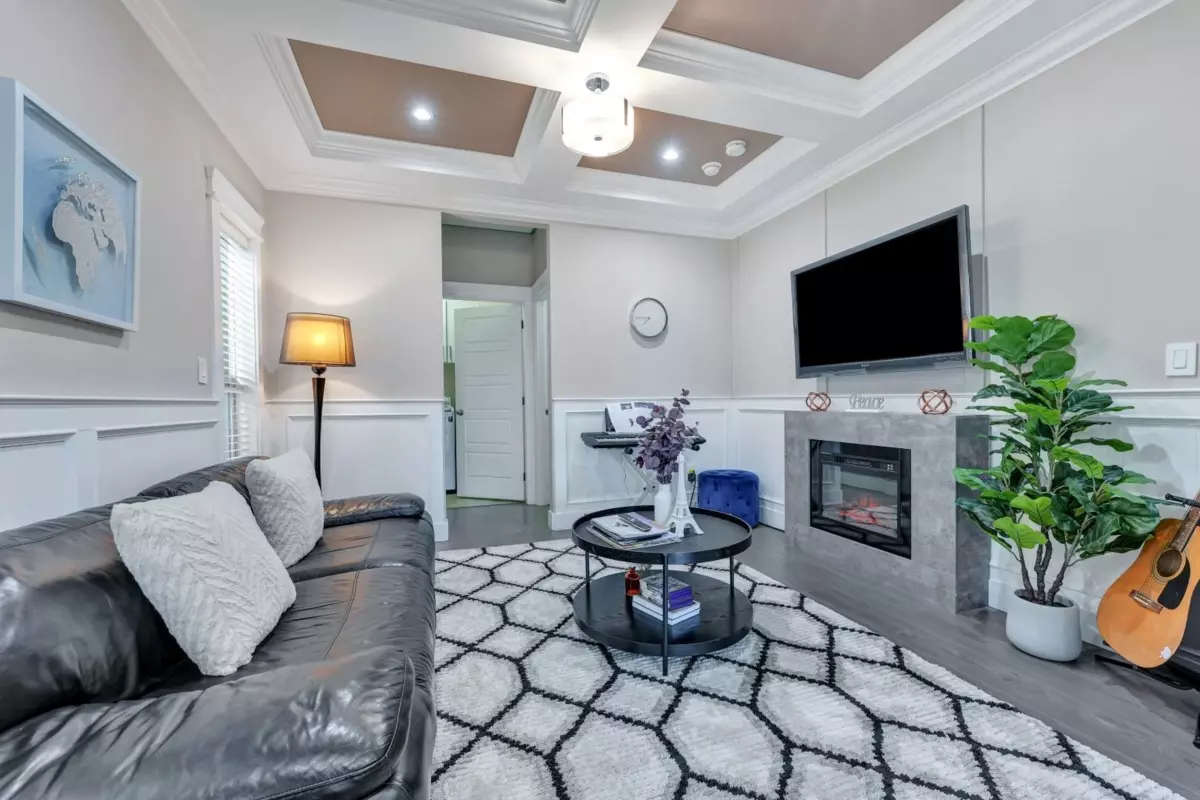 Dining Area Photo of 221 Campbell Street, New Westminster, BC