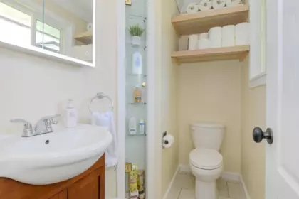 Guest Bathroom Photo of 32600 Willingdon Crescent, Abbotsford, BC