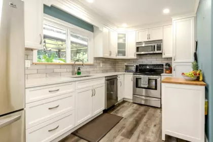 Walk-In Closet Photo of 32600 Willingdon Crescent, Abbotsford, BC